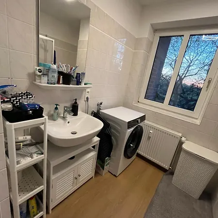 Private In With Balcony In Shared أولدنبورغ